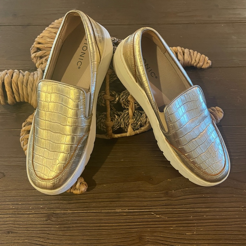 Vionic Women’s Djnora Slip On Sneakers
